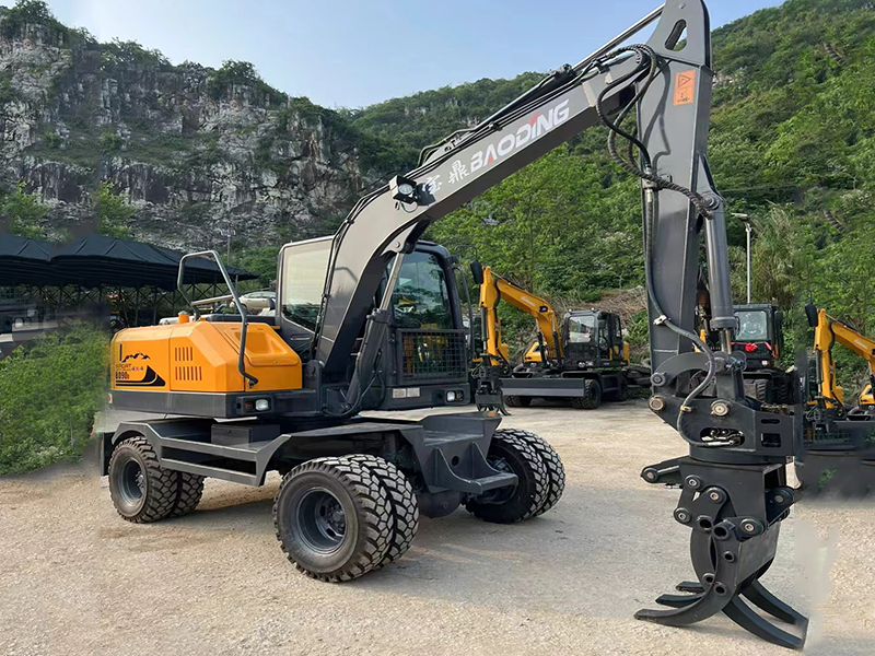 寶鼎BD90D抓木機(jī)，廣西客戶交車